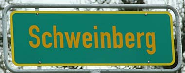 Ortsschild Schweineberg: Schweineberg ist ein Ortsteil von Karsee
