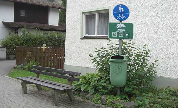 Grünanalgeordnung in Immenstadt - Nicht Fussball spielen, nicht Radfahren und Hunde an die Leine - nicht das Haus anpissen! Immenstadt 2010 
