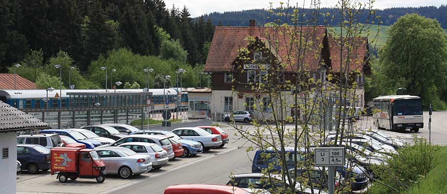 ÖPNV Umsteigemöglichkeiten Bahn, Bus, PKW - vorbildlich in Röthenbach