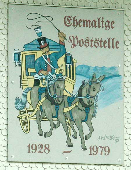 Ehemalige Poststelle in Harbatshofen.Gedenktafel zum Einstellen des Postkutschenverkehrs in Harbatshofen 1979