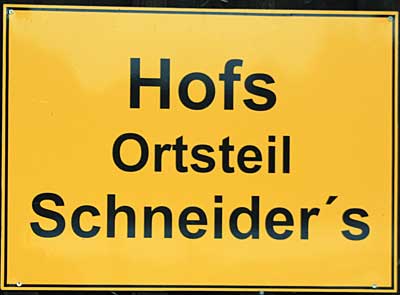 So ist es richtig: Hier wohnt die Familie Schneider und Hof ist Ortsteil von Heimenkirch!