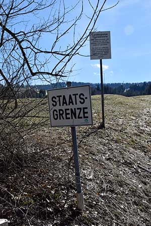 Staatsgrenze Deutschland mit Österreich. Hier etwas unterhalb von Aach am Littenbach