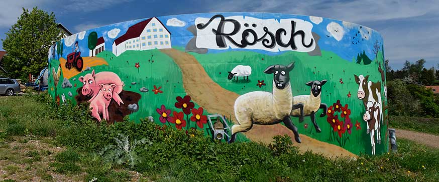 Familie Rösch in Seefeld stellt die Landwirtschaft auf seinem Güllebehälter künstlerisch dar