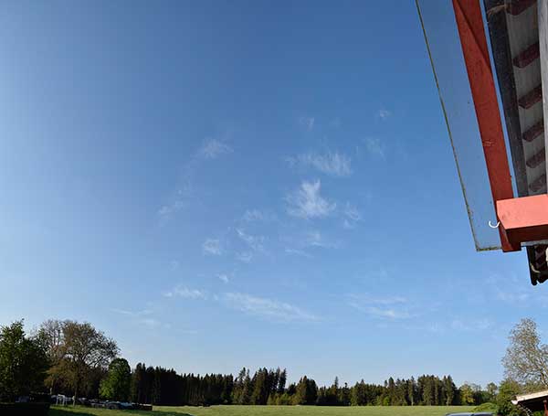 Corona Himmel - keine Flugzeuge - bayerisch blauer Himmel - Wolkenfrei. Heimenkirch Blick Norden