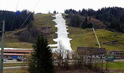 Hündle Bergbahn Oberstaufen - Skibetrieb 25.02.2020 (eigentlich Hochsaison) - Weltcup Abfahrt - +9°C und wenig griffig