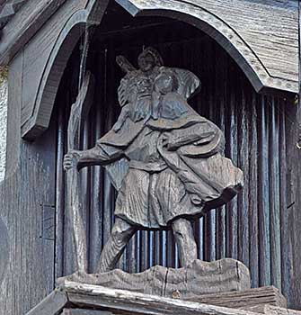  2020 - Balkon - geschnitzte Heiligenfigur in Zürs