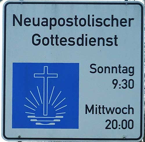 Hinweisschild auf Gottesdienste: Neuapostolischer Gottesdienst in Memmingen