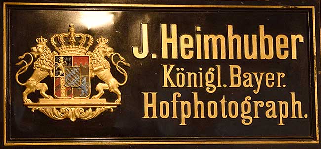 j. Heimhuber Königl. Bayer. Hofphotograph - Sonthofen Fotohaus Heimhuber - Firmengründer Joseph Heimhuber begleitet Prinzregent Luitpold als Fotograf bei seinen zahlreichen Jagdausflügen im Hintersteiner Tal und Oberstdorf. Für seine guten Dienste wird er 1899 vom Regenten zum königlich bayerischen Hofphotograph ernannt.
