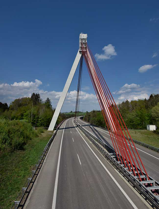 Autobanhbrücke A96 bei Neuravensburg - Blick Richtung Norden - kein Autobahnverkehr bei Corona 19