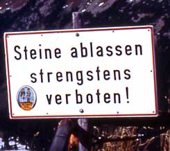 Ablassen - hier im Kleinwalsertal (Vorarlberg) bedeutet das - hinabwerfen!