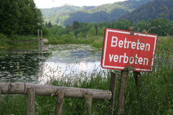 Betreten der Wasserfläche verboten - schwimmen werlaubt, auch im Winter - Isny 2007