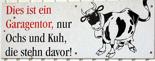 historische Altstadt Füssen - Dies ist ein Garagentor-nur Ochs und Kuh, die stehn davor!