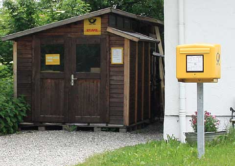 2011 in Halblech, Ortsteil Trauchgau  - DHL etwas geschrumpft (Früher wars mal die Post) Öffnungszeiten Mo-Fr 16 - 17 Uhr (2018)