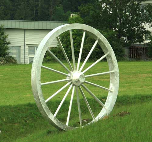 ein 5 m hohe Aluminium Rad als Symbold für den Salzzug, bitte klicken
