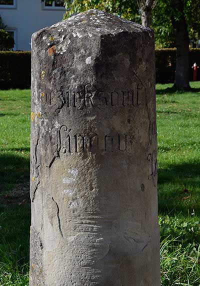 Bezirkamt Lindau - Historische Steinsäule: Von Hergensweiler sind es noch 10 Meilen bis Lindau
