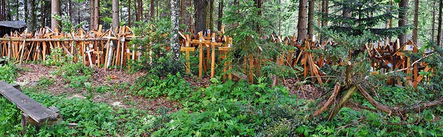Gschnaidt - Holzkreuze in Hülle und Fülle